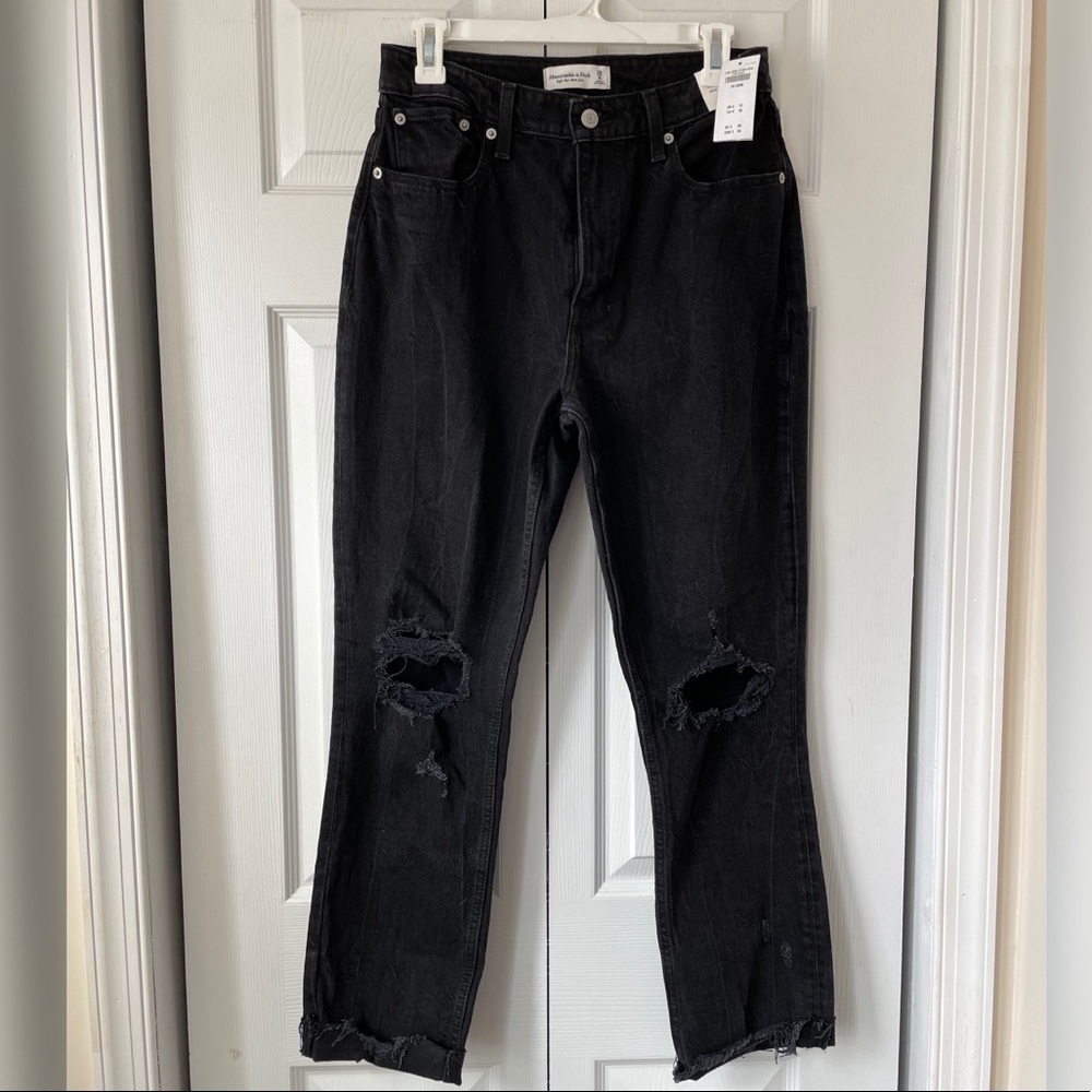 NWT a&f Curve Love High Rise Mom Jeans size 28L